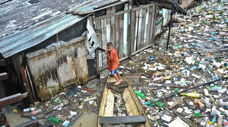 Estudo da Fiocruz aponta que poluição plástica ameaça a Amazônia