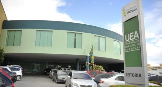 Fachada da UEA em Manaus