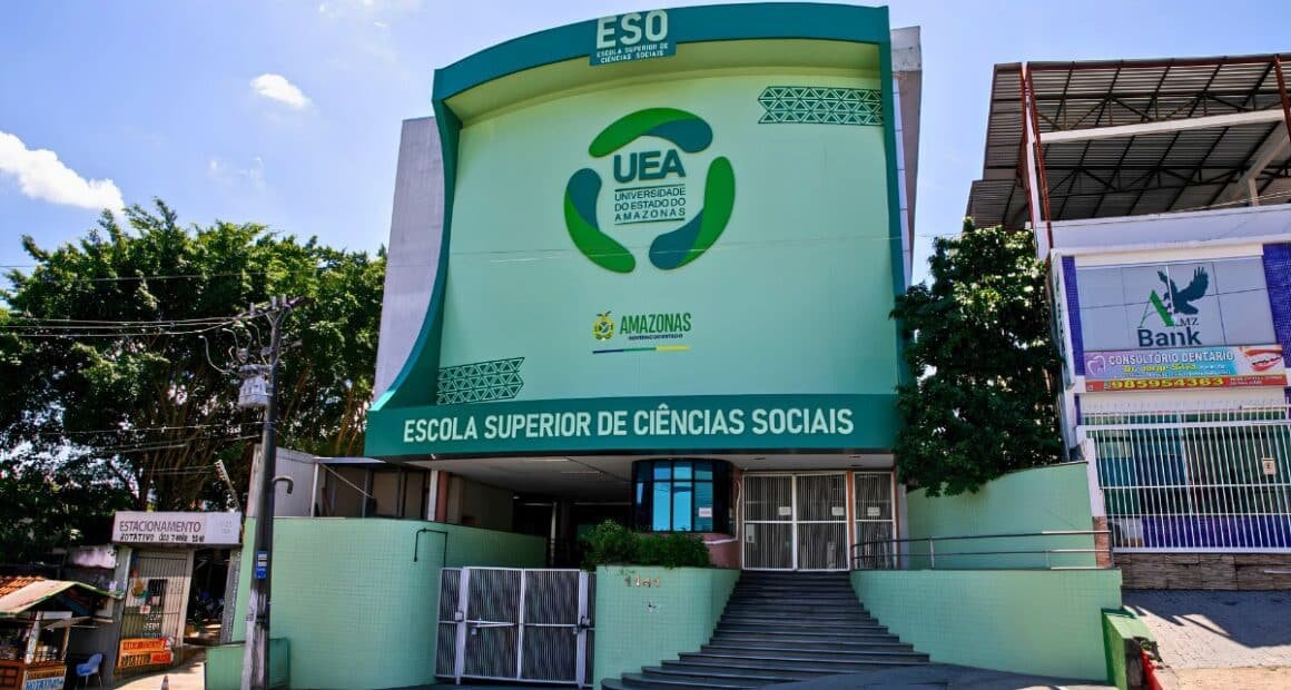 Fachada prédio uea