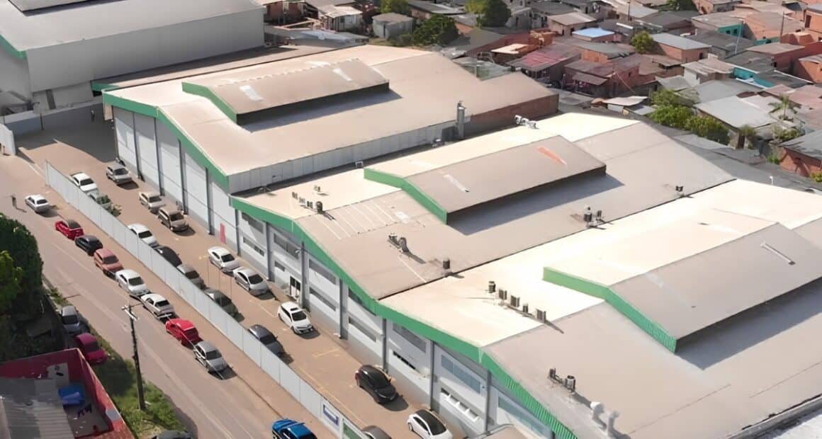 Imagem aérea dos galpões da empresa tutiplast Manaus