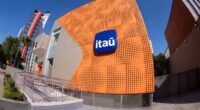 fachada de uma agencia do banco itau