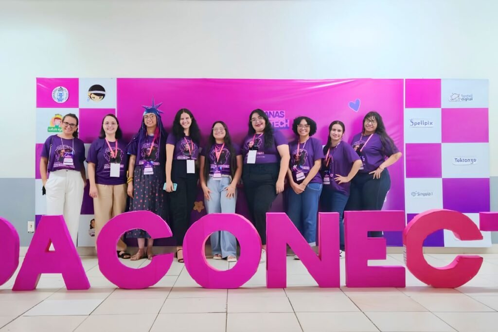 um grupo de mulheres atrás de uma placa escrita ada conecta